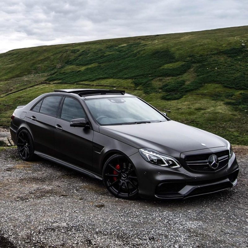 Мерседес Бенц е 63 AMG