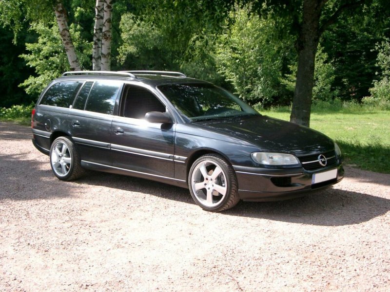 Opel Omega универсал 2000