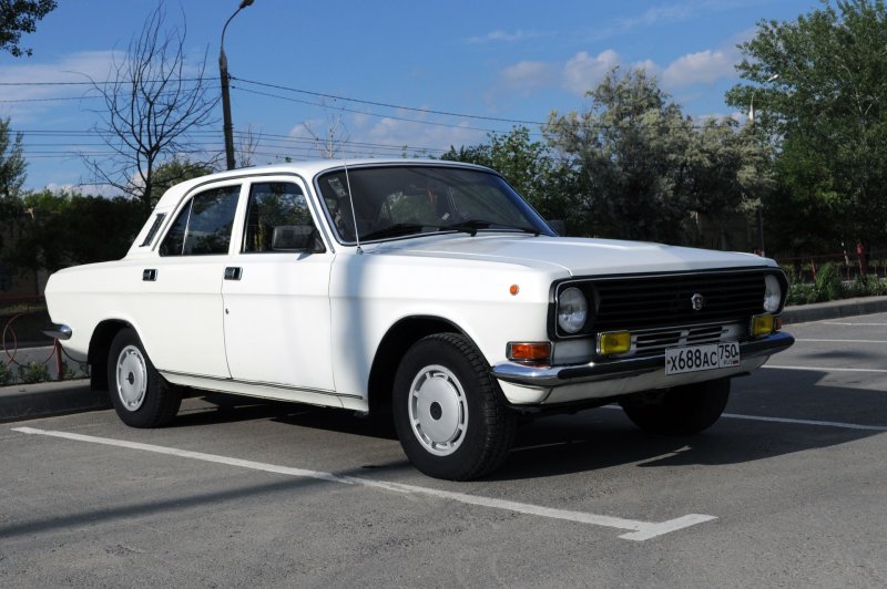 Волга ГАЗ 2410 белая