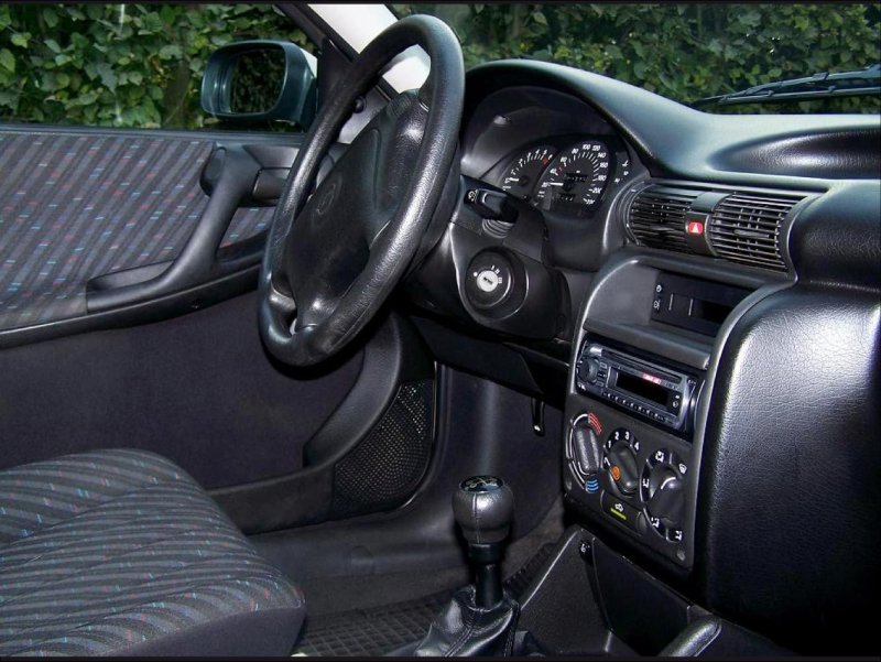 Opel Astra f хэтчбек 1996 салон