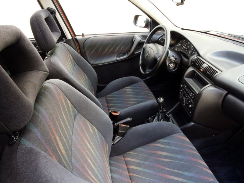 Opel Astra f хэтчбек 1996 салон
