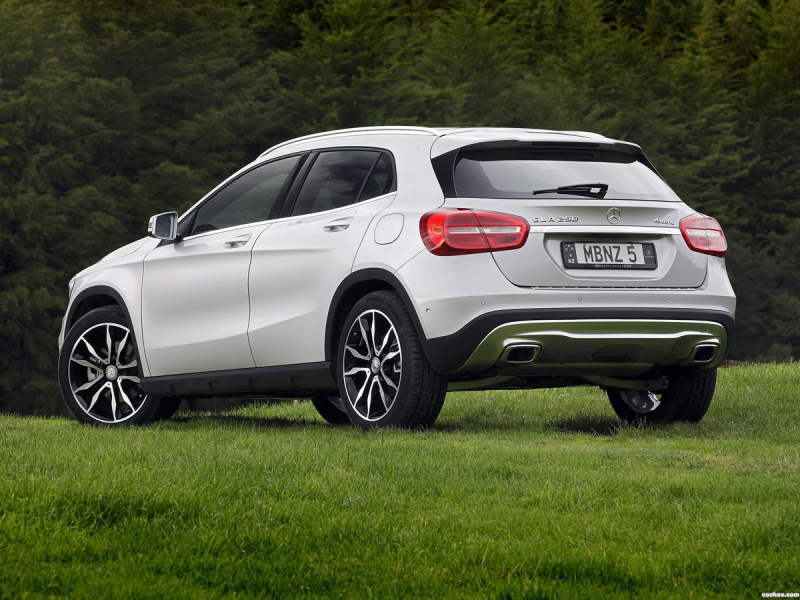 Мерседес-Бенц GLA 250