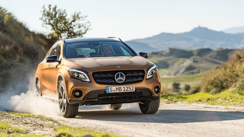 Мерседес GLA 220
