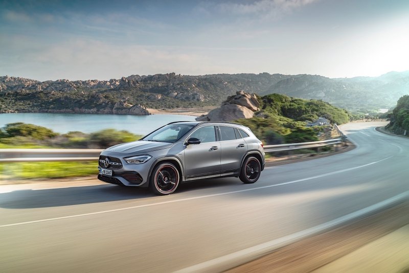Mercedes кроссовер GLA 2020