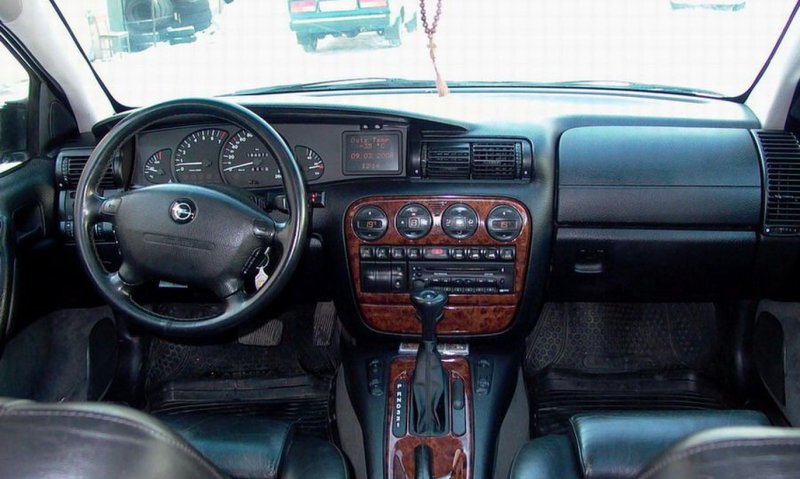 Opel Omega b 2.0 салон
