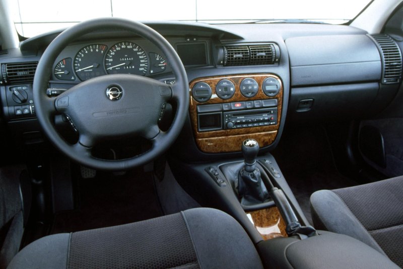 Opel Omega b Interior