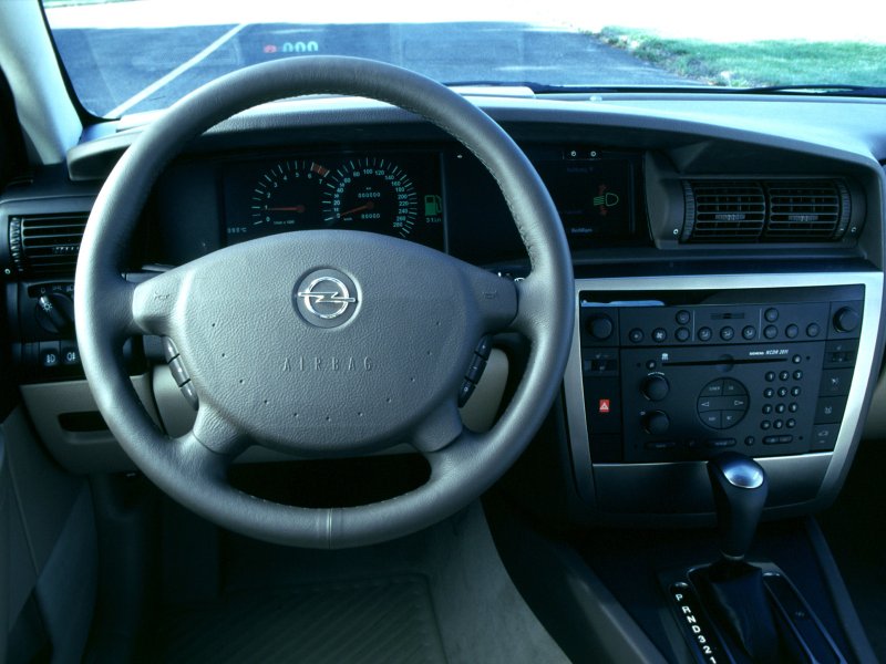 Opel Omega 2000 салон