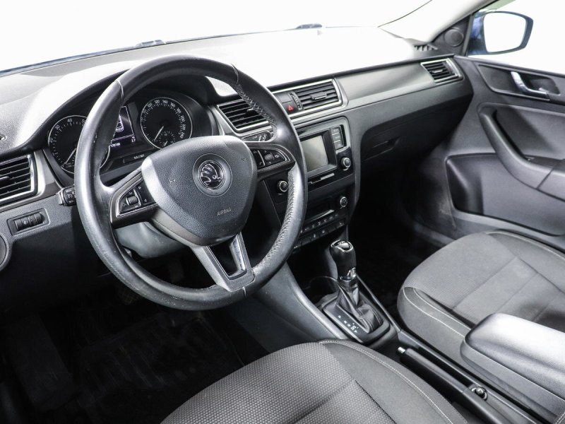 Skoda Rapid 2015 салон