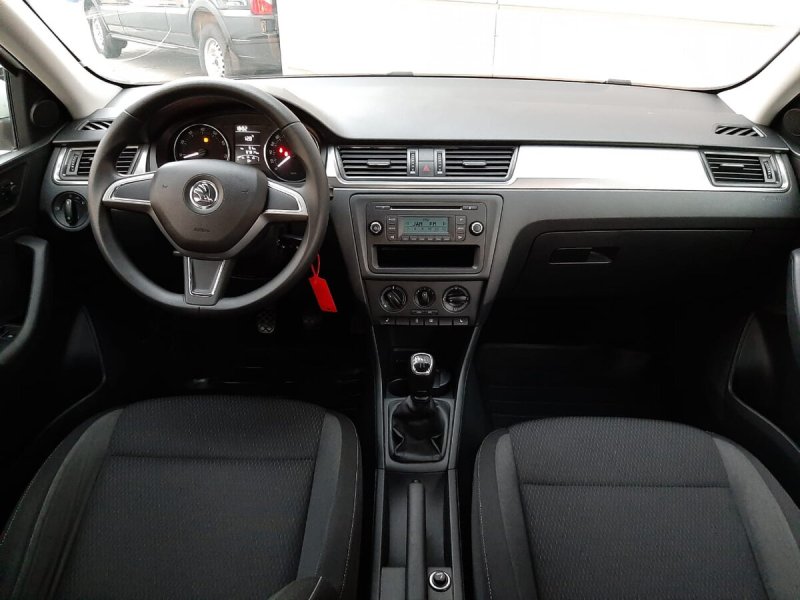 Skoda Rapid 2015 салон