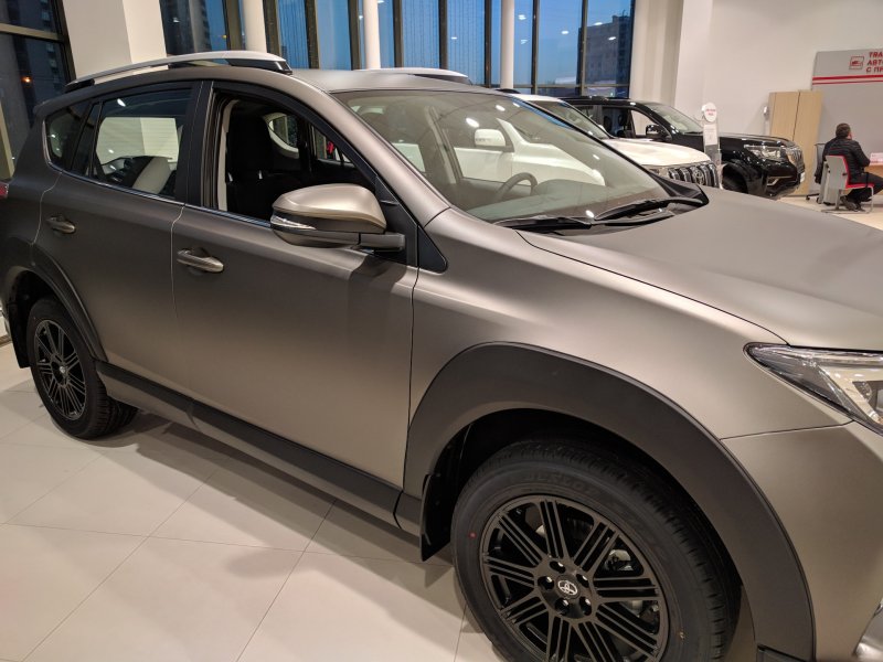 Toyota rav4 серо-коричневый металлик