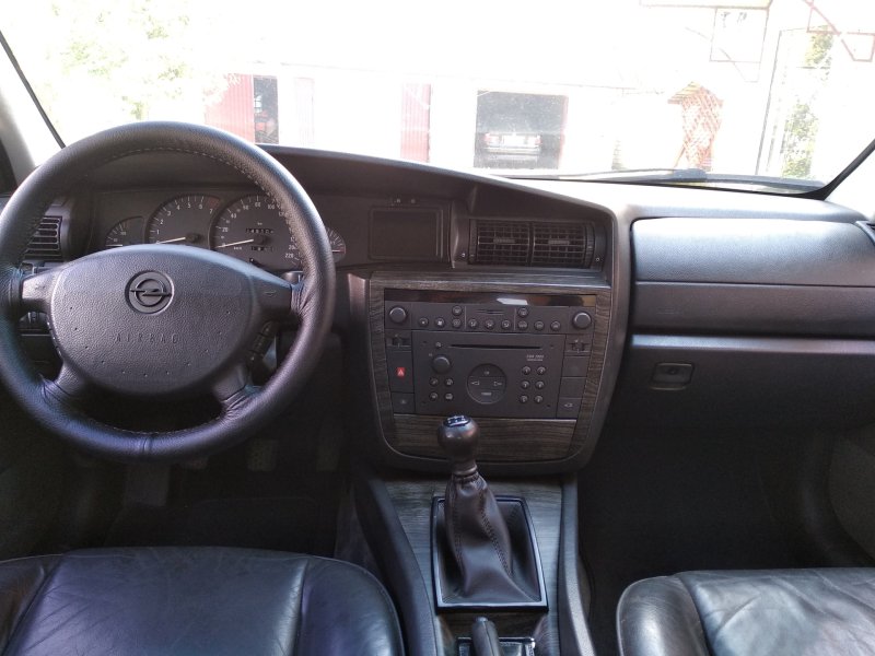 Opel Omega 2.2 МТ 2000