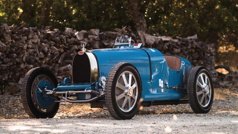 Bugatti Type 35 Grand prix вертикально