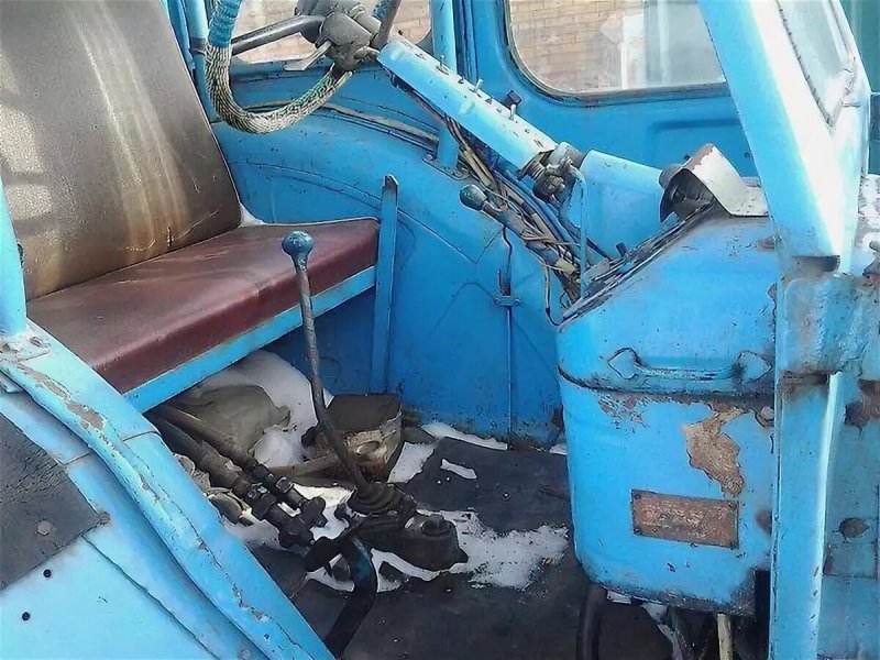 Трактор МТЗ 80 внутри