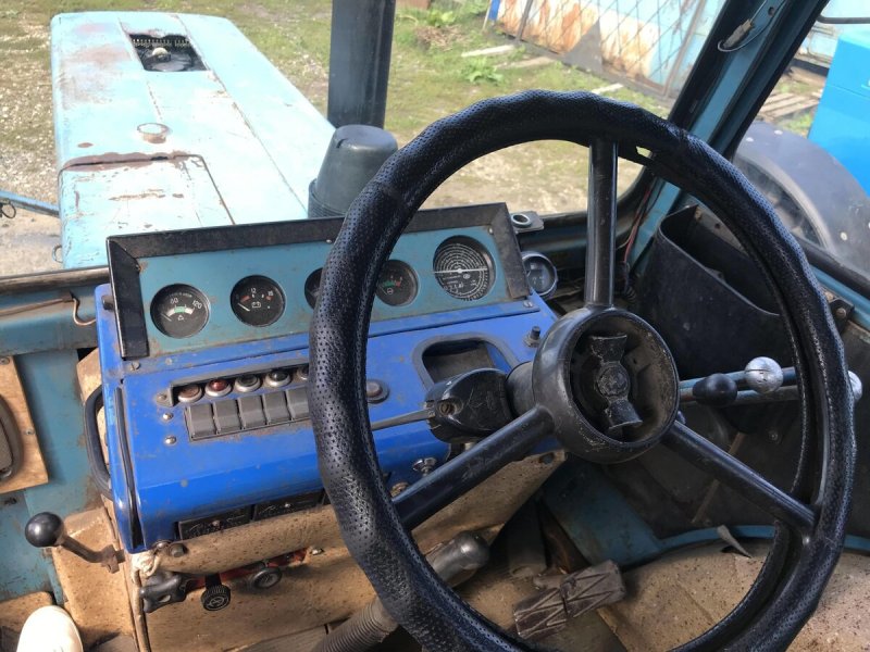 Трактор МТЗ 80 салон