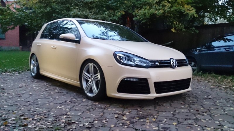 VW Golf 2011 бежевый