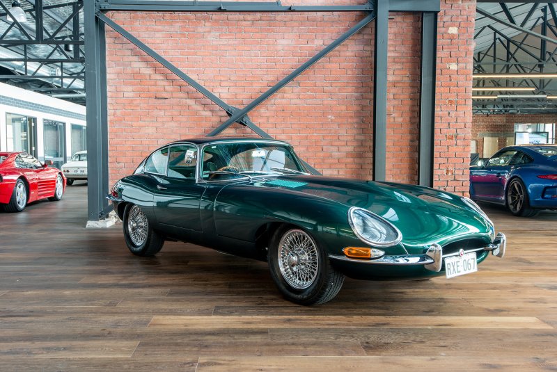 Jaguar e-Type 4.2