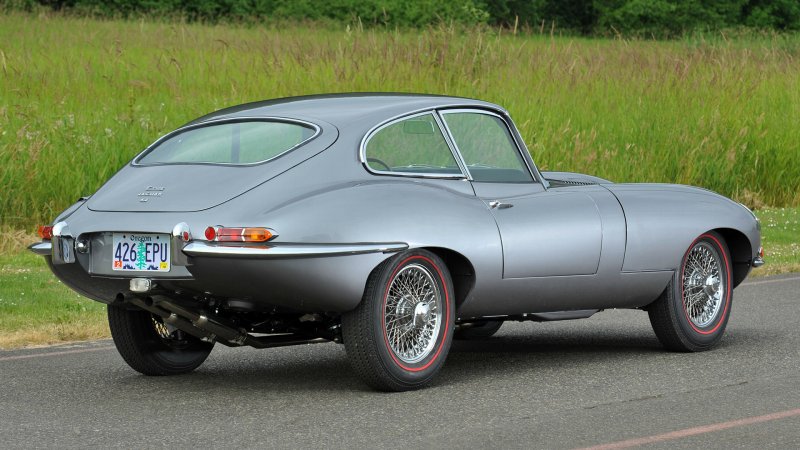 2. Jaguar e-Type