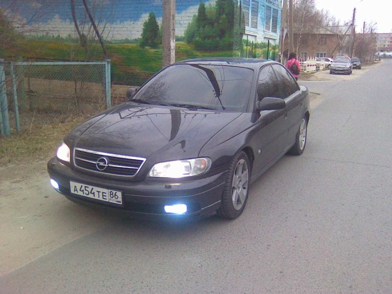 Opel Omega 2001 2.2