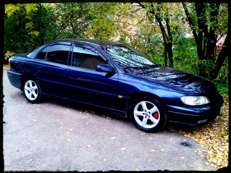 Opel Omega b синий