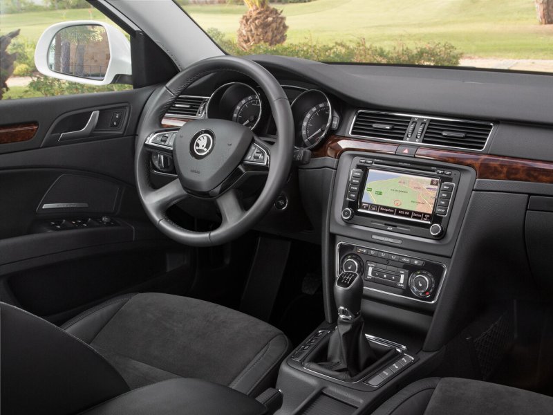 Skoda Superb 2012 салон