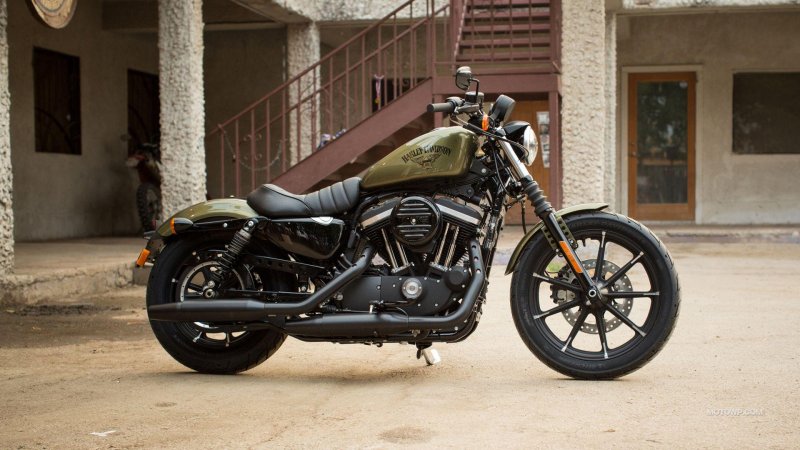 Sportster 883 Iron