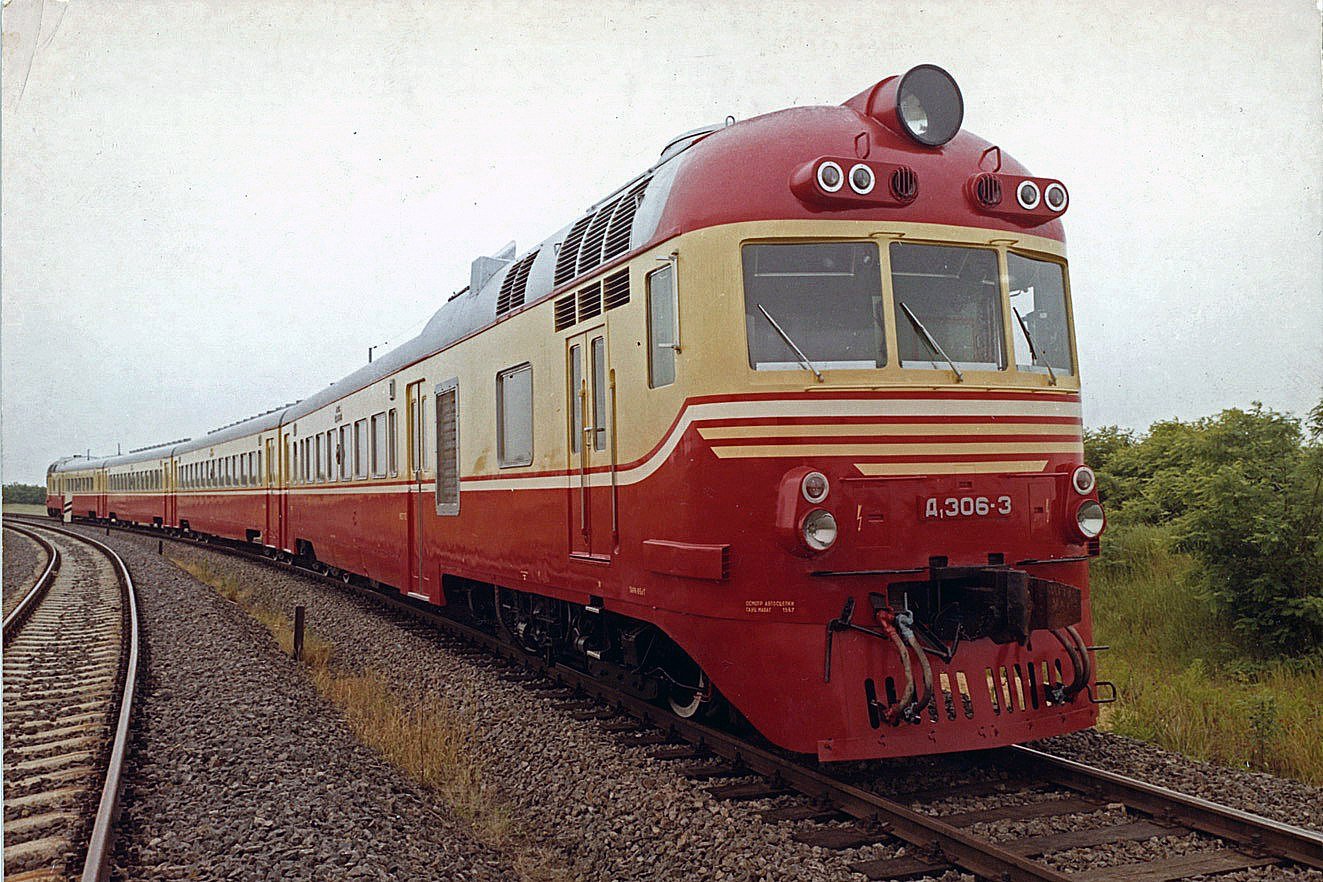 Завод ганц маваг. Дизель поезд д1 в казани. Пассажирский дизель поезд д1. Дизель поезд ганц маваг. Д1 001.