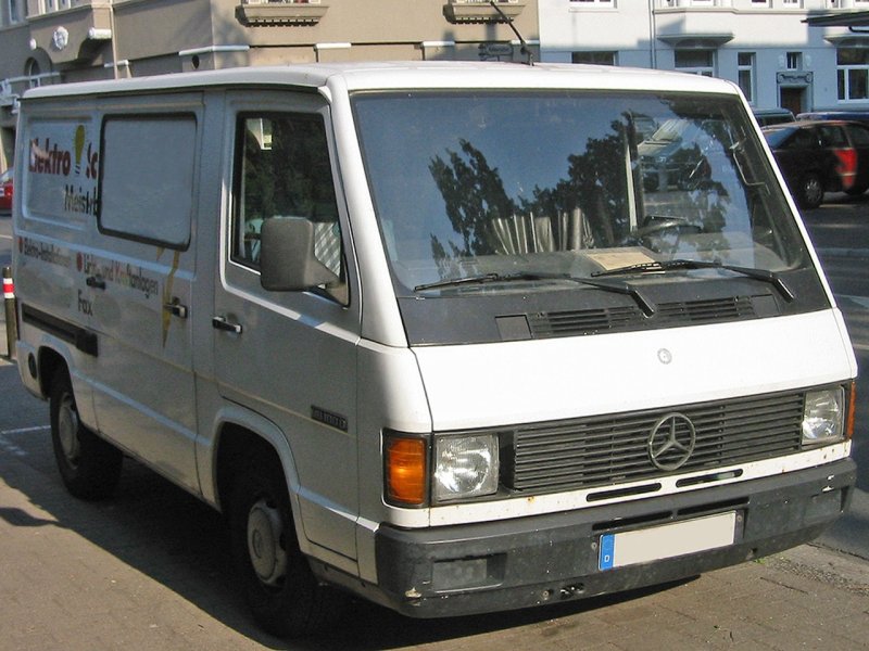 Мерседес Бенц mb100