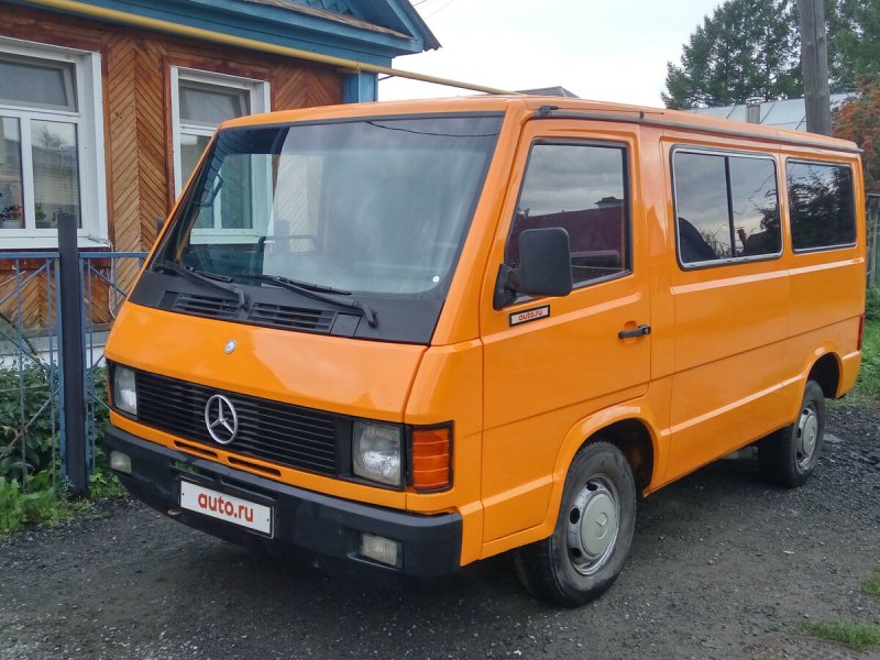 Mercedes-Benz mb100