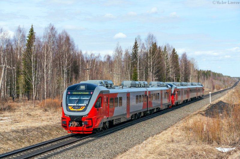 Пригородный поезд