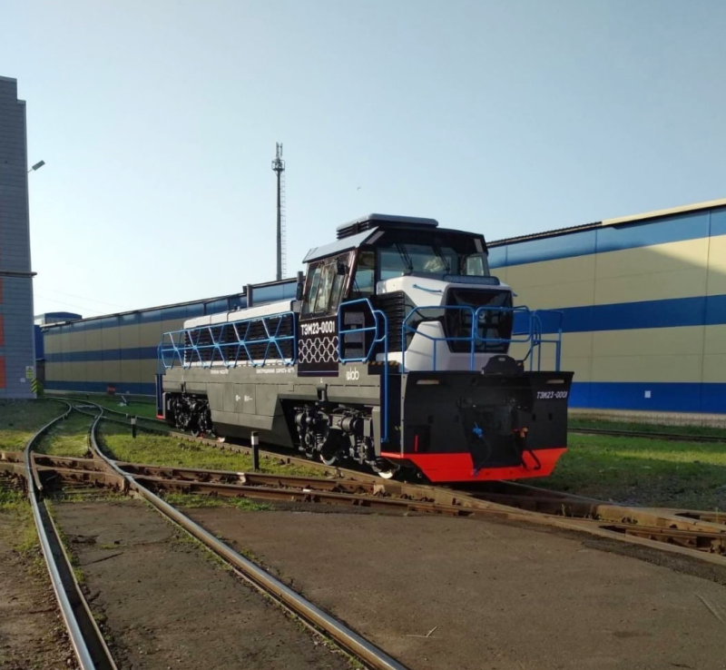 Новый маневровый тепловоз тэм23