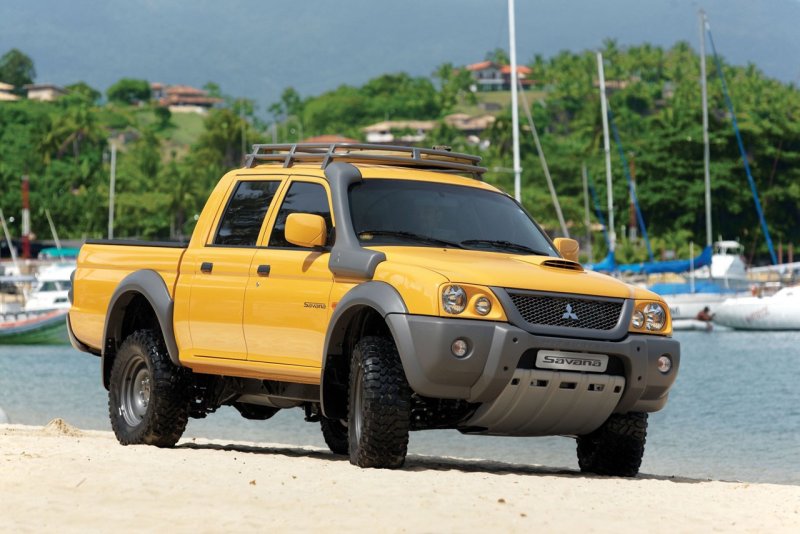 Mitsubishi l200 желтый