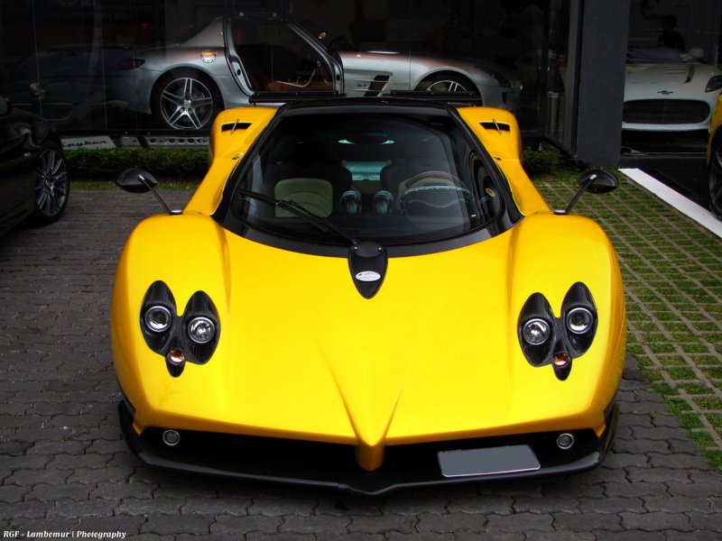 Pagani Huayra желтая