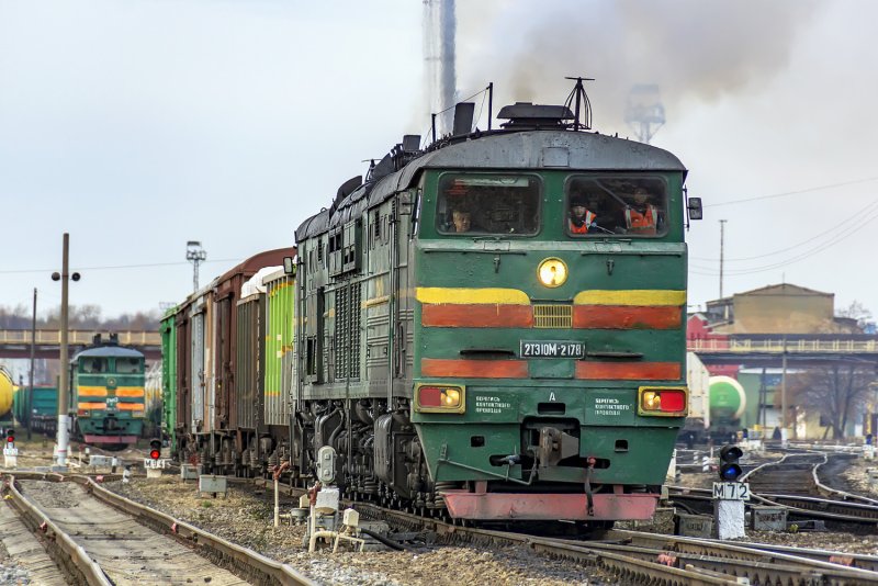 Электровозы и тепловозы