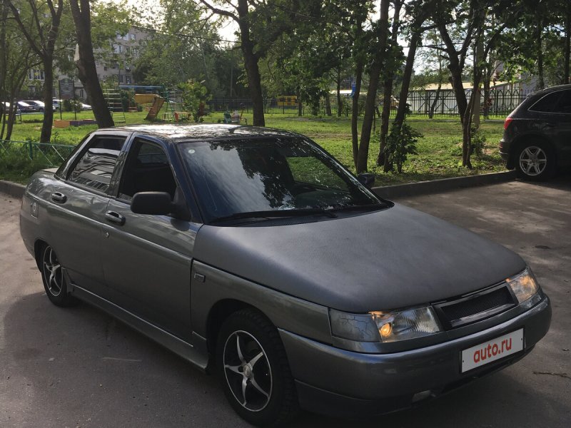 ВАЗ 2110 серого цвета