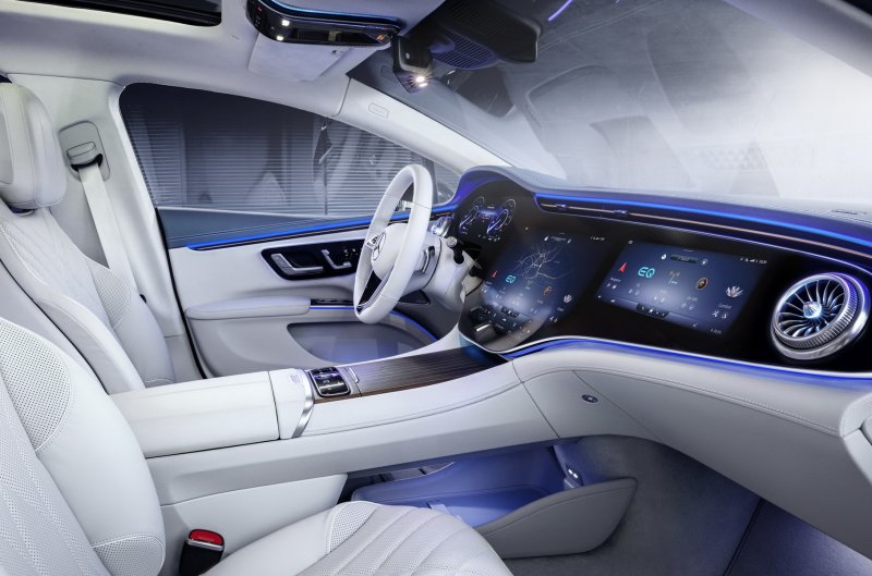 Мерседес EQS 2022