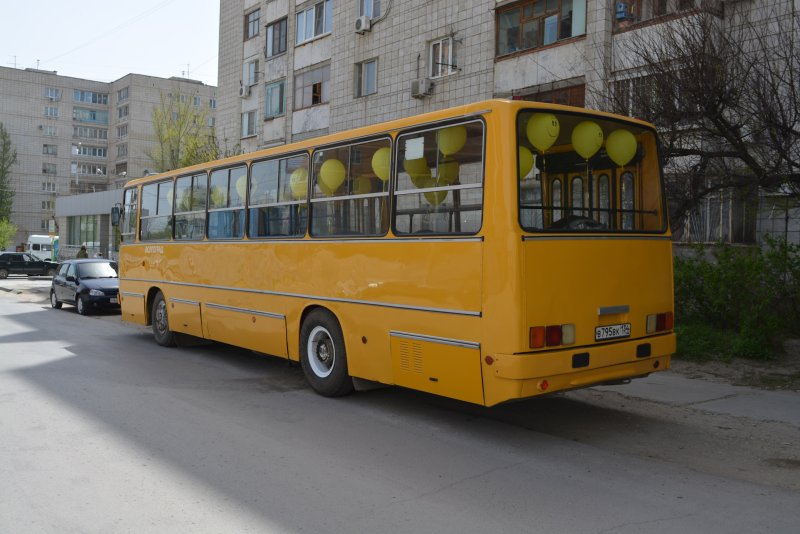 Икарус 260 желтый