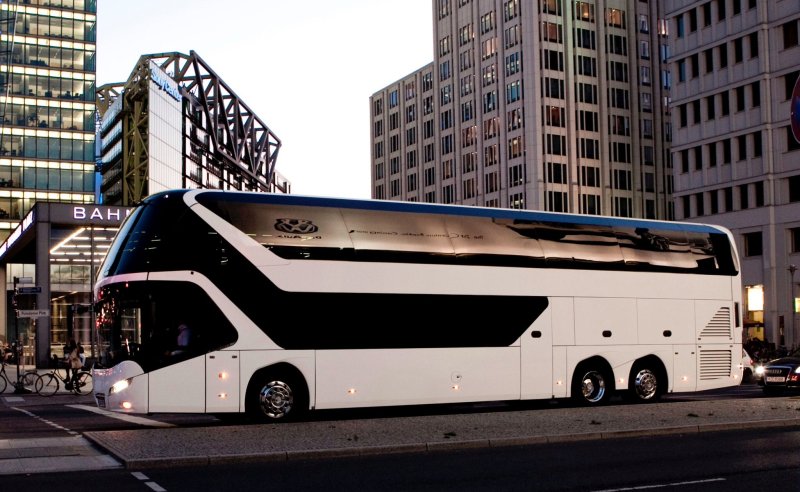 Автобус Neoplan Skyliner