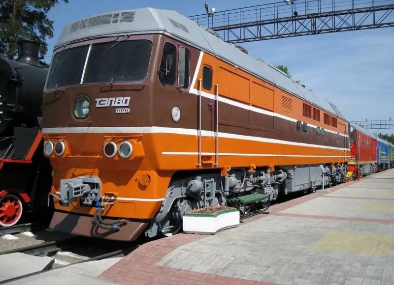 Пассажирский тепловоз тэп80-0002