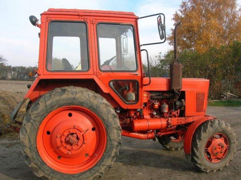 Трактор МТЗ 82 красный