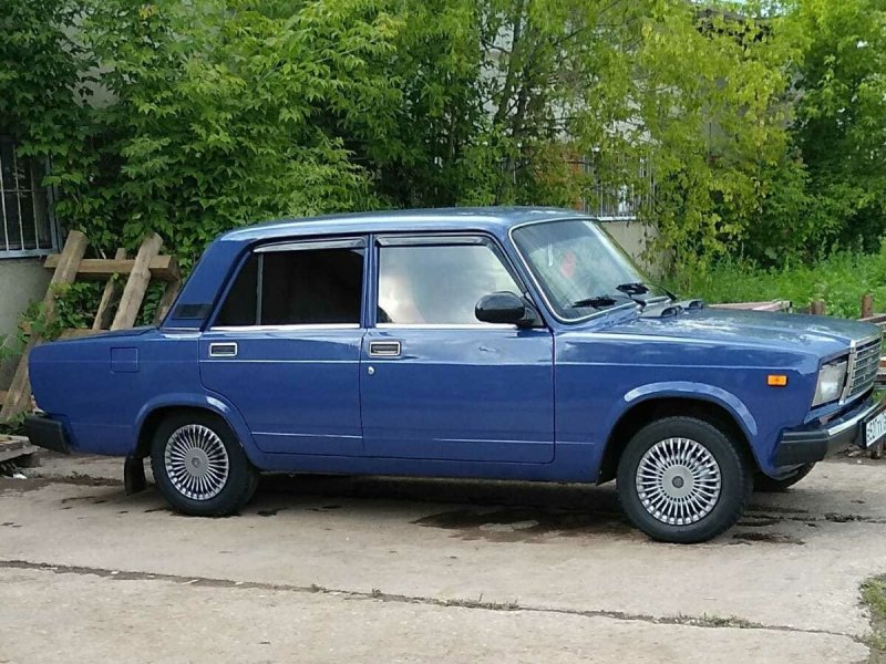 ВАЗ 2107 2006 синяя