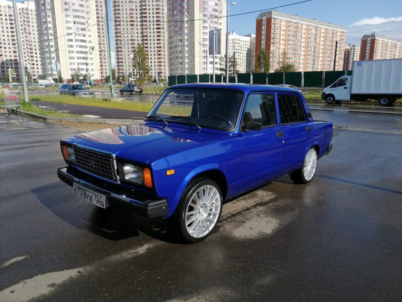 Семёрка ВАЗ 2107 голубая