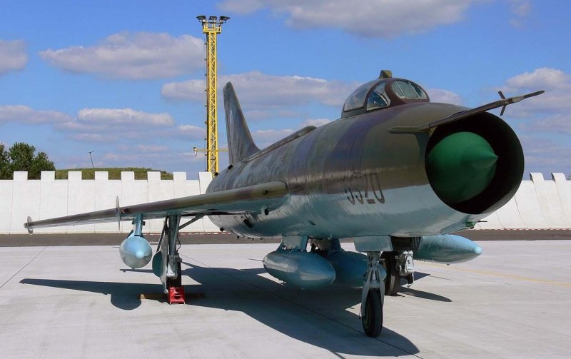 Истребитель-бомбардировщик Су-7б
