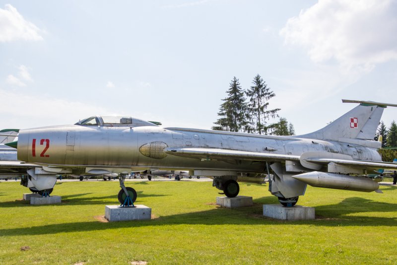 Истребитель-бомбардировщик Су-7б