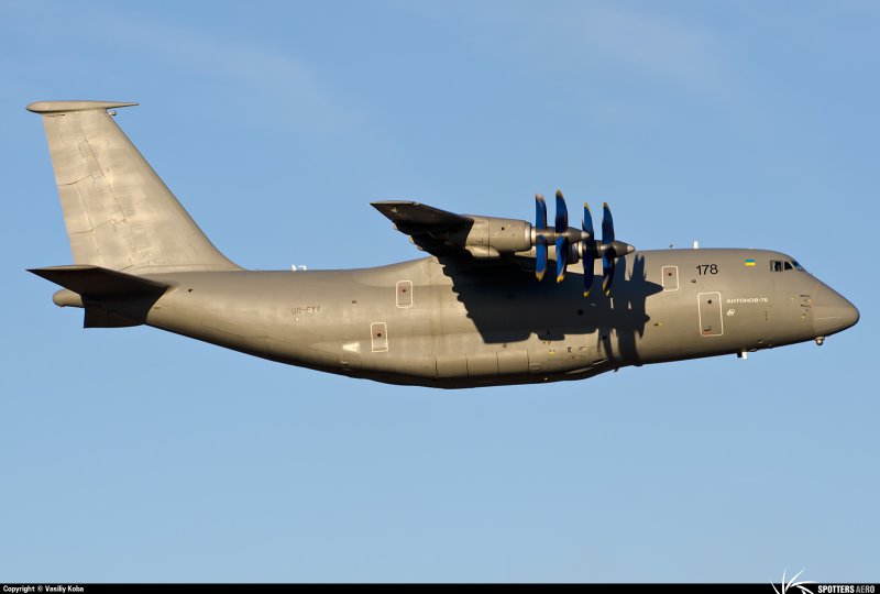 АН 136 самолет