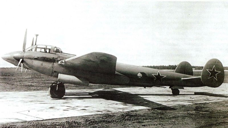Пикирующий бомбардировщик в. м. Петлякова пе-2
