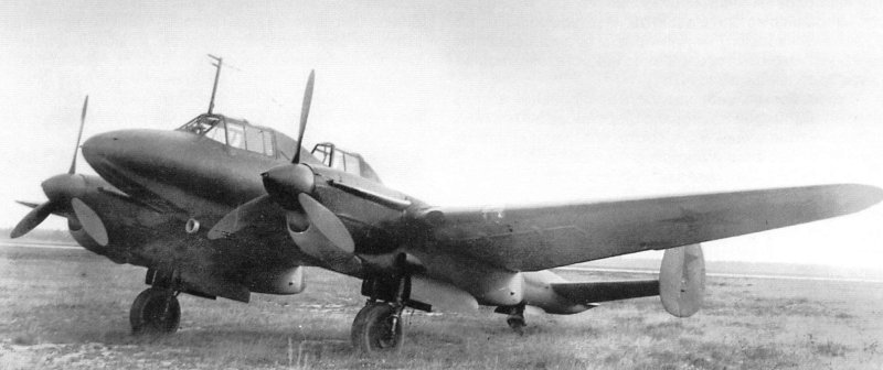 Пикирующий бомбардировщик пе-2
