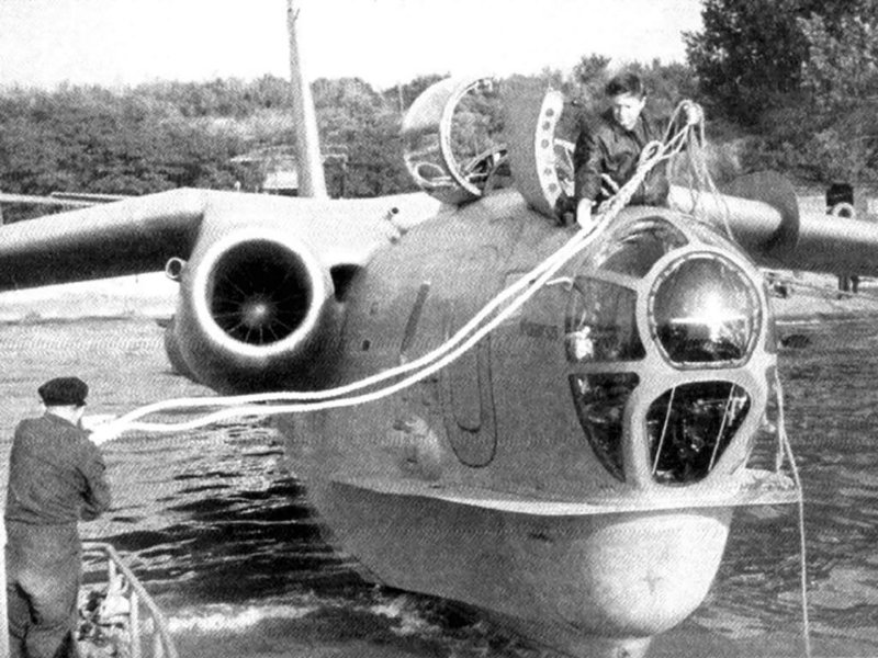 Реактивный гидросамолет бе-10
