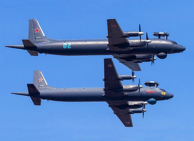 Противолодочный самолет ил-38