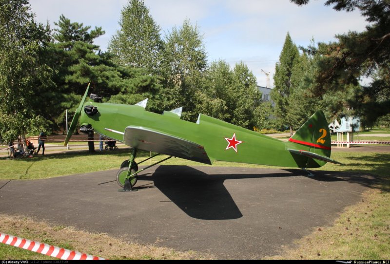 Самолет ,,УТ-2л,,