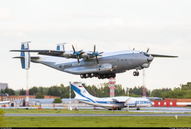 Транспортный самолет АН 22 Антей